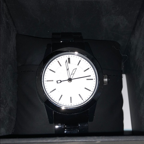 DKNY black watch! Donna Karen watch - Picture 2 of 4